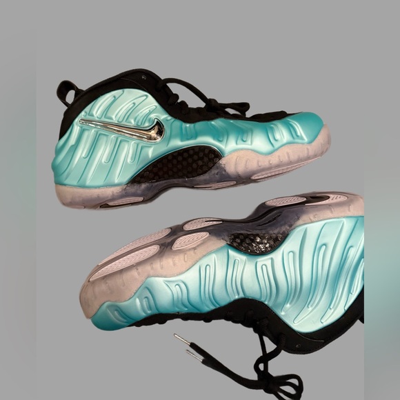 Nike Foamposite Pro Athletic Shoes - Black and Teal
(Island Green) - Picture 4 of 7